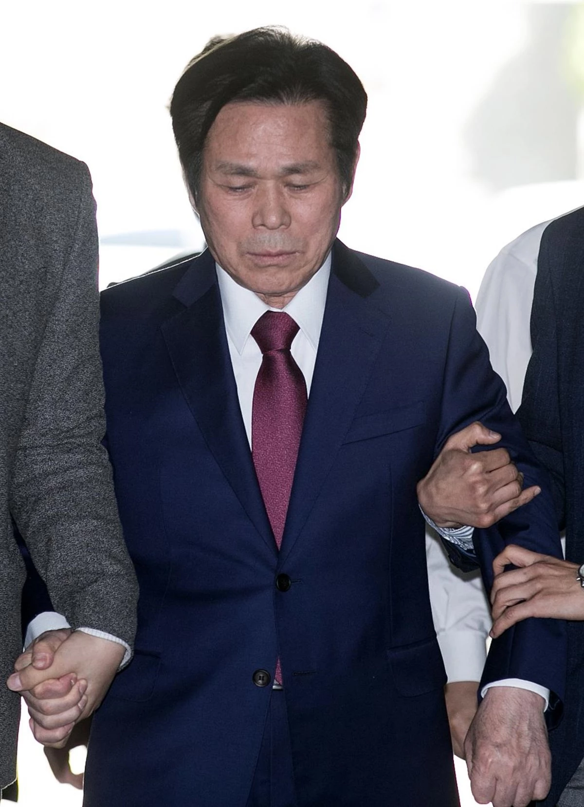 이재록 만민중앙성결교회 목사가 2018년 서울 서초구 서울중앙지방법원에서 열린 구속 전 피의자 심문(영장실질심사)에 출석하고 있다.