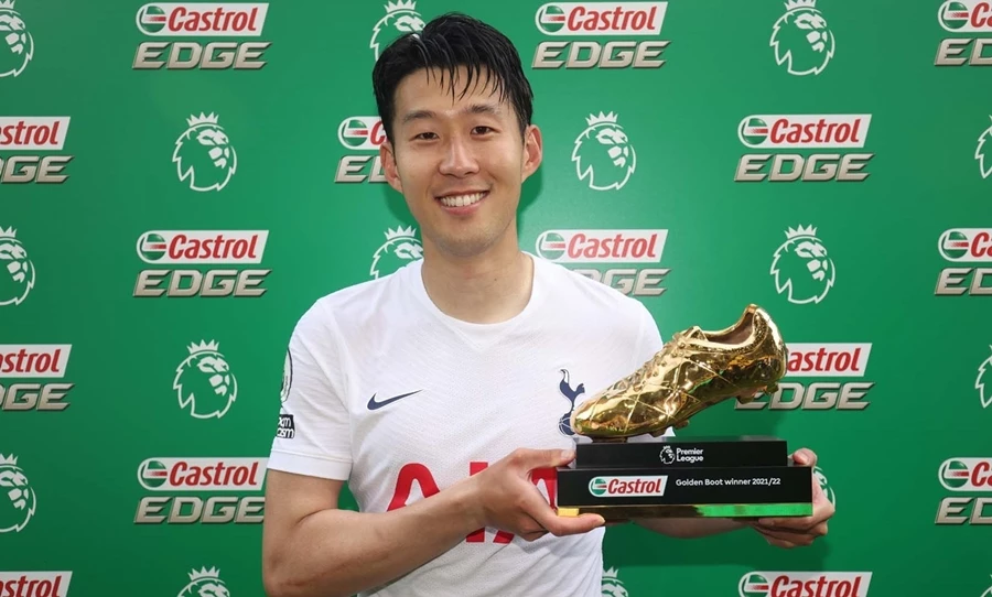 손흥민(토트넘)이 지난해 5월 23일 잉글랜드 프리미어리그(EPL) 최종전서 2골을 폭발하며 아시아 선수 최초로 득점 1위에 오르는 위업을 달성했다.