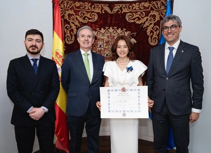 손미나와 주한 스페인 대사, 관계자들의 모습