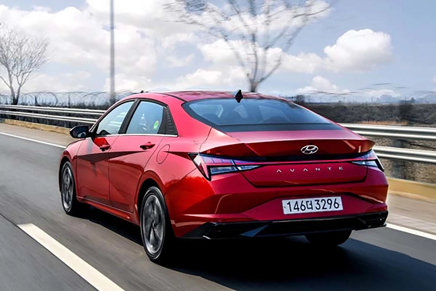 현대자동차 '올 뉴 아반떼'. 페이스리프트('더 뉴 아반떼') 전 모델이다. / 현대차 제공