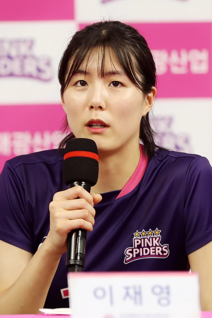흥국생명 이재영이 2020년 7월 29일에 오전 경기도 용인시 기흥구 흥국생명연수원에서 열린 흥국생명 배구단 미디어데이에 참석해 취재진의 질문에 답변하고 있다.