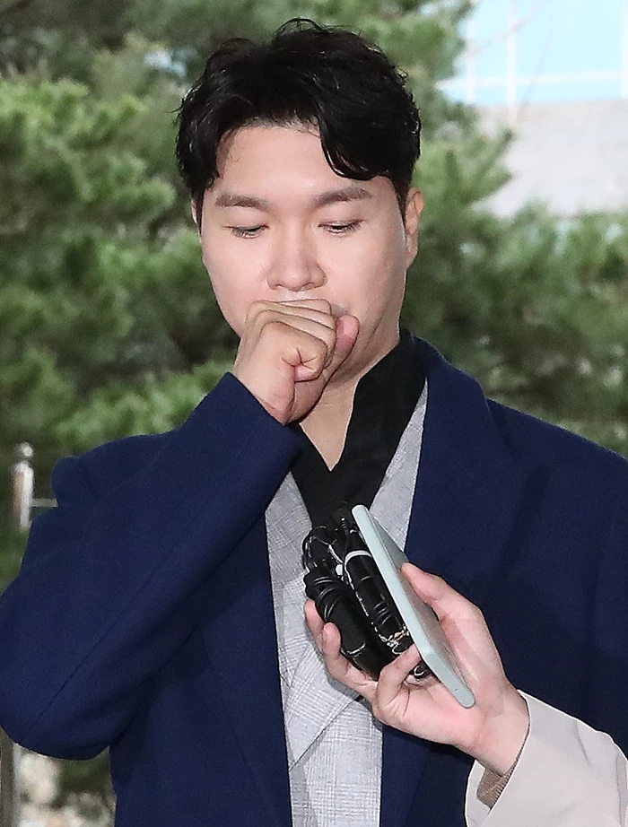 15일 친형 부부 특정경제범죄가중처벌법상 횡령 혐의 4번째 공판에 증인으로 참석한 박수홍