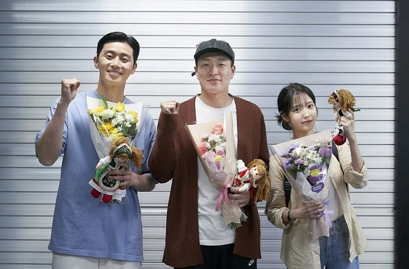 (왼쪽부터) 오는 4월 26일 개봉하는 '드림'의 배우 박서준, 영화감독 이병헌, 배우 이지은(아이유)
