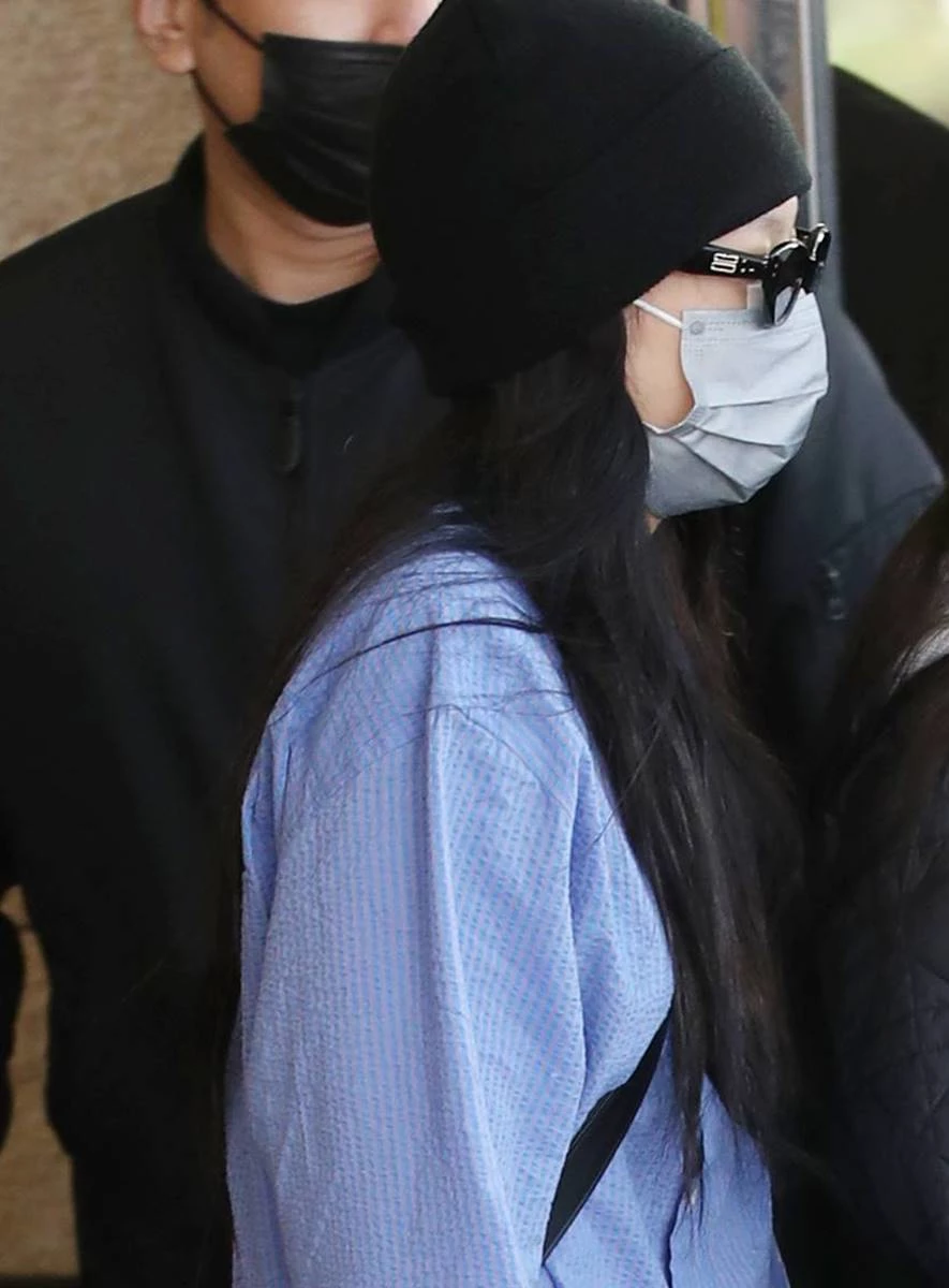 블랙핑크(BLACKPINK) 제니가 'BORN PINK' 월드투어 일정을 마치고 13일 오전 서울 강서구 김포국제공항 비즈니스 항공센터로 입국하고 있다. / 이하 뉴스1