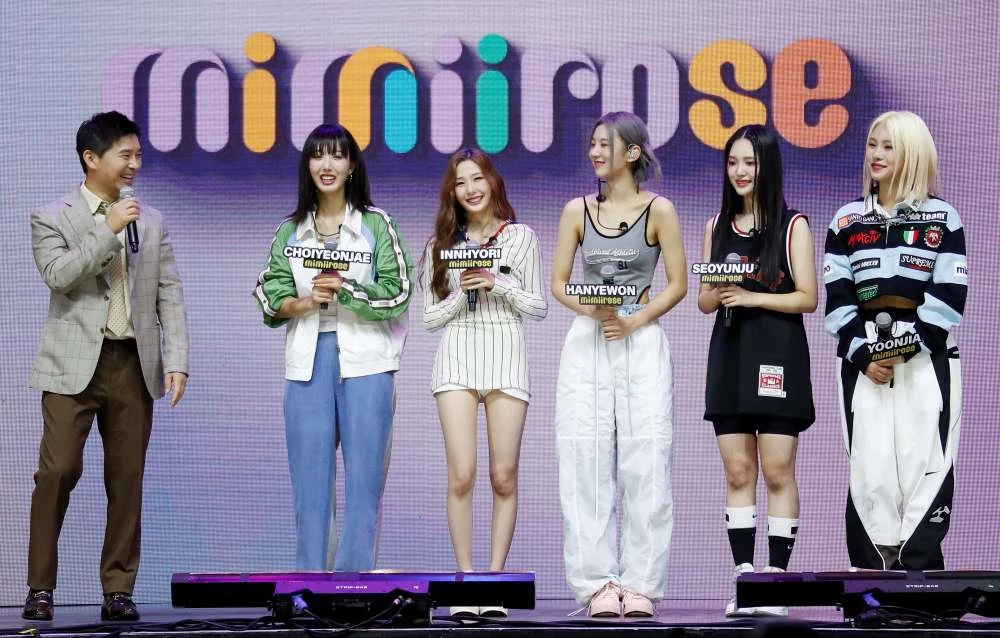 가수 임창정(왼쪽)이 지난해 9월 16일 오후 서울 광진구 예스24 라이브홀에서 열린 그룹 미미로즈 데뷔 앨범 발매 기념 쇼케이스에 참석했다. / 뉴스1