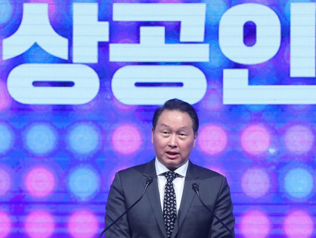 최태원 대한상공회의소 회장이 지난 15일 서울 중구 대한상공회의소에서 열린 제50회 상공의 날 기념식에서 기념사를 하고 있다.