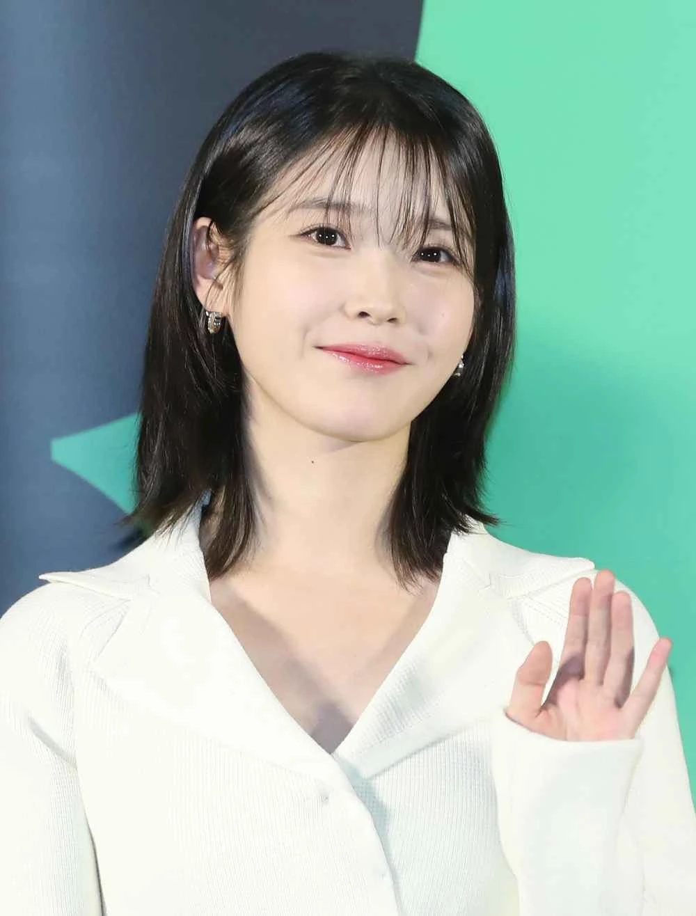 가수 겸 배우 아이유(이지은) 30일 오전 서울 성동구 메가박스 성수에서 열린 영화 ‘드림’ 제작발표회에 참석해 사진 촬영을 위해포즈를 취하고 있다. / 이하 뉴스1