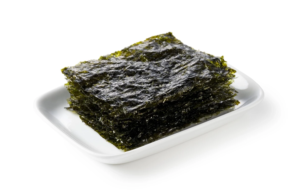 기름을 발라 구워져 나오는 조미김 / masa44-Shutterstock.com