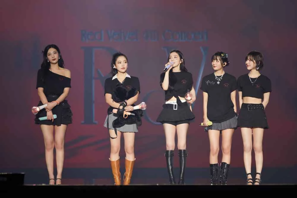 그룹 레드벨벳이 2일 오후 서울 송파구 올림픽공원 KSPO DOME에서 ‘레드벨벳 4th 콘서트 : 알 투 브이(Red Velvet 4th Concert : R to V)’ 서울 공연을 개최했다. / 이하 SM엔터테인먼트