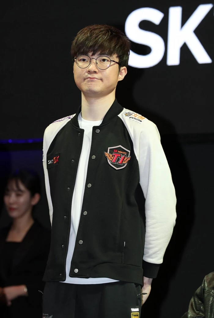 서서 인사하는 이상혁 선수 / 뉴스1