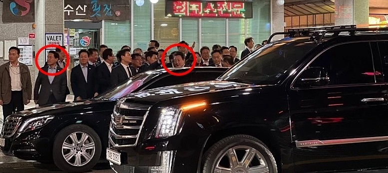 지난 6일 부산 한 횟집에서 윤 대통령과 각 부처 장관, 여당 의원, 시도지사 등이 포착됐다. / 이하 온라인 커뮤니티 '클리앙'