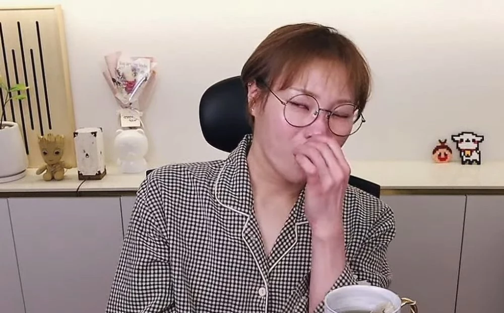 반려견을 잃은 심정을 고백해 안타까움을 자아냈다.