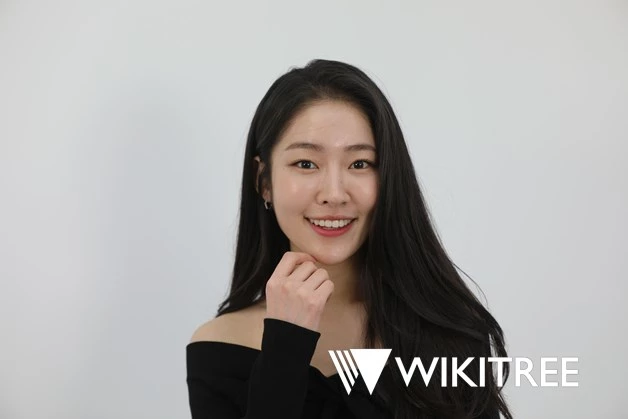 배우 송지우가 최근 서울 상암동 마포구 위키트리 사옥에서 진행된 '더 글로리' 종영 기념 인터뷰에 앞서 포즈를 취하고 있다. / 이하 위키트리