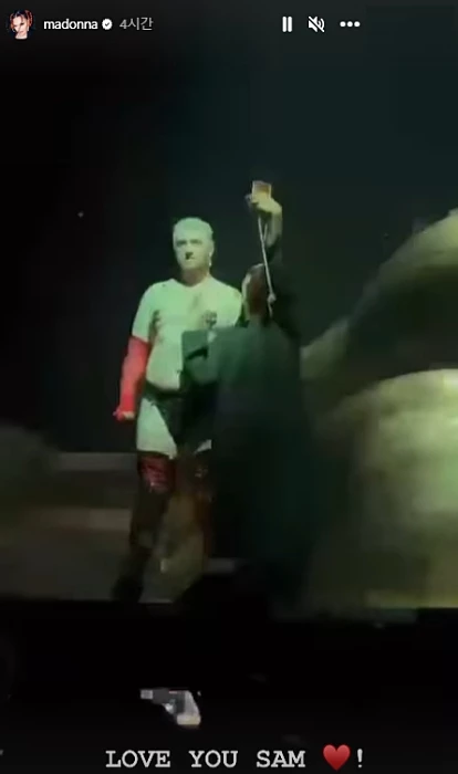 가수 마돈나가 14일(한국 시각) 인스타그램에 올린 샘 스미스 공연 장면 / 마돈나 인스타그램