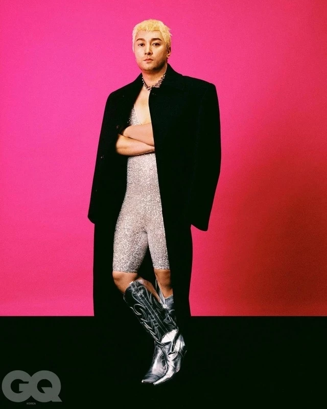 남성 패션지 지큐코리아(GQ KOREA)와 진행한 코미디언 황제성의 패션 화보. 샘 스미스를 따라한 황제성의 모습이 담겨 있다. / GQ 공식 인스타그램