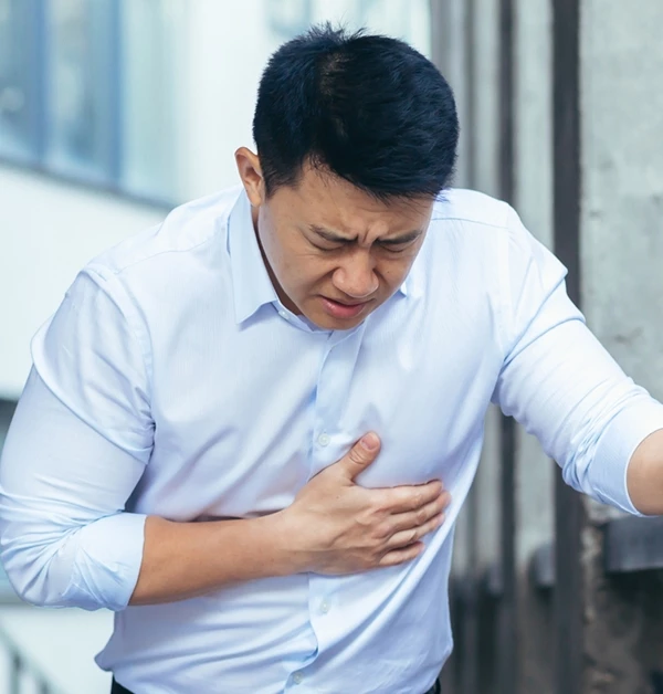통증을 호소하는 남성 (참고 사진)