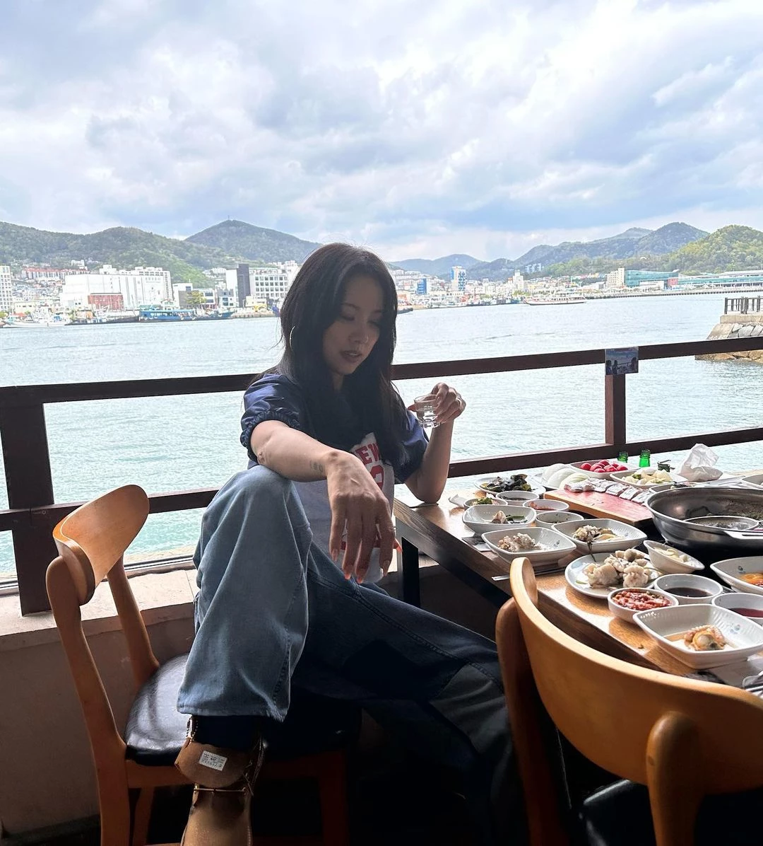 횟집에서 소주를 마시는 이효리 / 이하 이효리 인스타그램