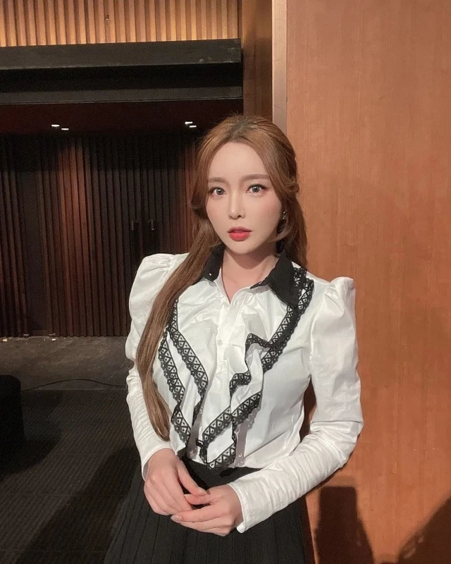 사고를 당할 뻔한 한 가족에게 도움의 손길을 내민 가수 홍진영 / 홍진영 인스타그램