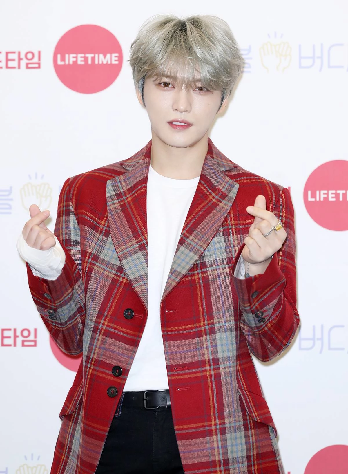 가수 겸 배우 김재중이 2020년 2월 3일 오후 서울 종로구 새문안로 포시즌스 호텔 서울에서 열린 라이프타임 채널 ‘트래블 버디즈’ 제작발표회에 참석해 포즈를 취하고 있다.