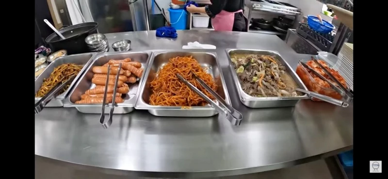 소세지, 진미채볶음, 소불고기 등 메뉴