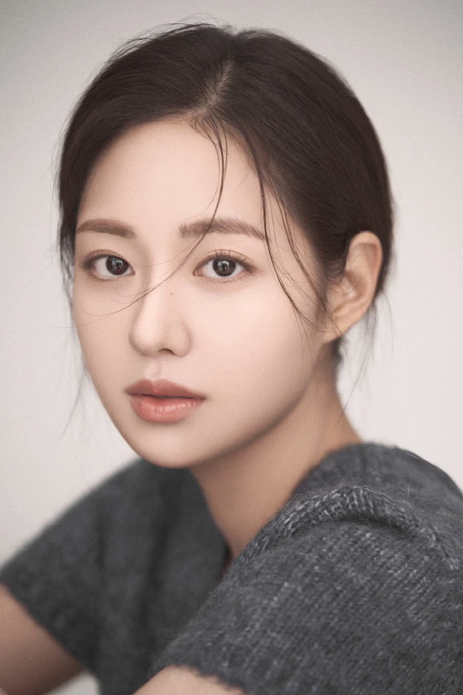 넷플릭스 시리즈 '솔로지옥2' 출신 신슬기가 빅스마일엔터테인먼트와 전속계약을 체결했다. / 빅스마일엔터테인먼트