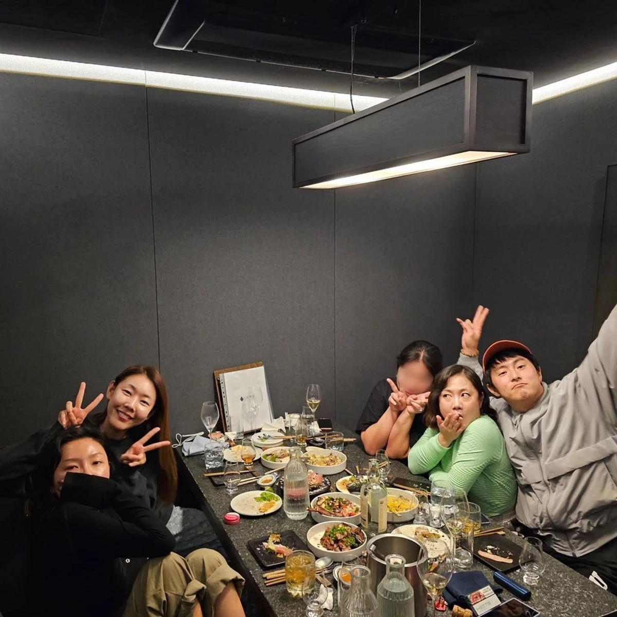 오랜만에 모인 '나 혼자 산다' 멤버들과 화사 / 이하 이시언 인스타그램
