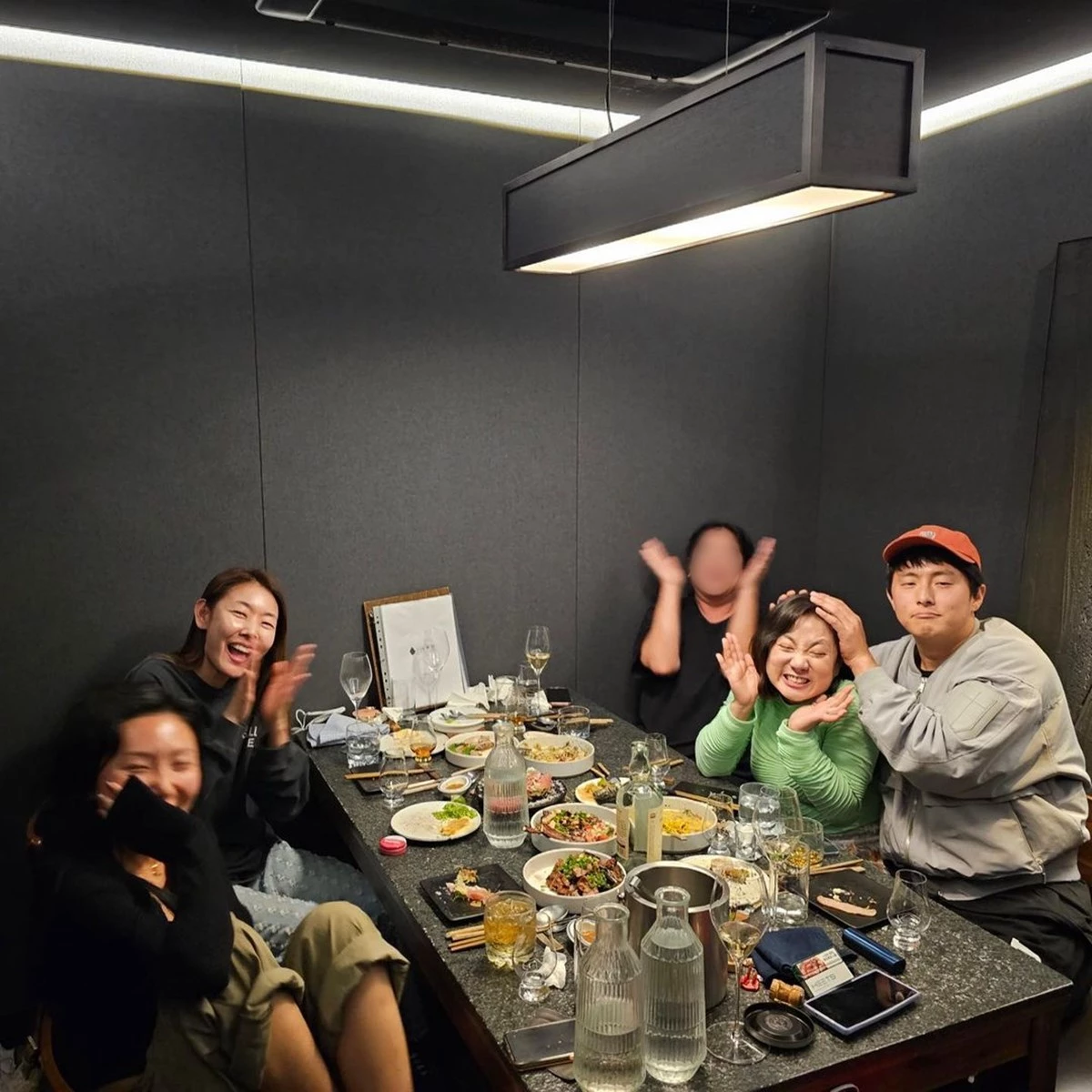 오랜만에 모인 '나 혼자 산다' 멤버들과 화사