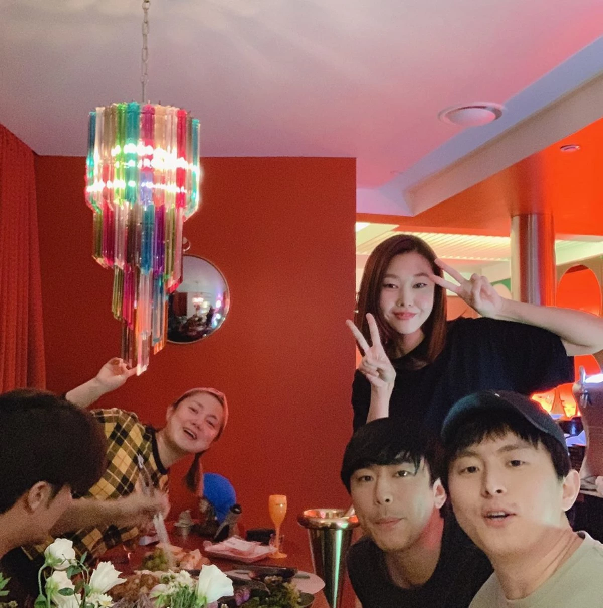 이시언이 2019년에 올린 '나 혼자 산다' 멤버 모임 사진 / 이시언 인스타그램