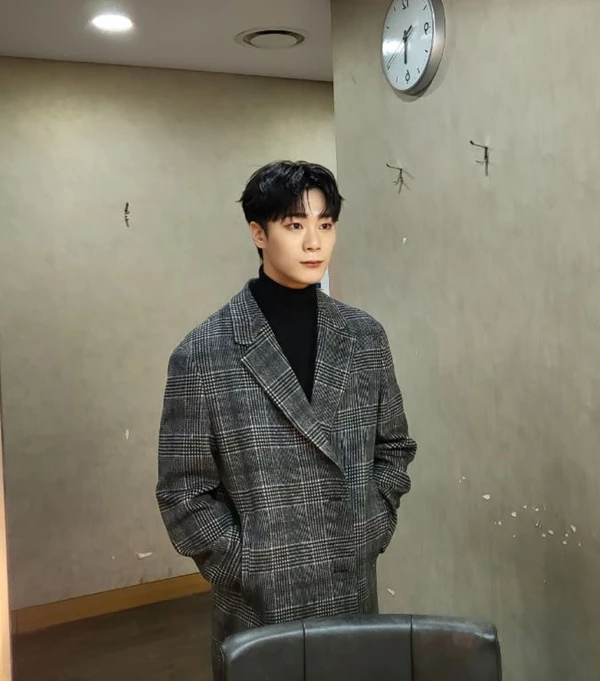 그룹 아스트로 멤버 문빈이 지난 19일 세상을 떠났다. / 문빈 인스타그램