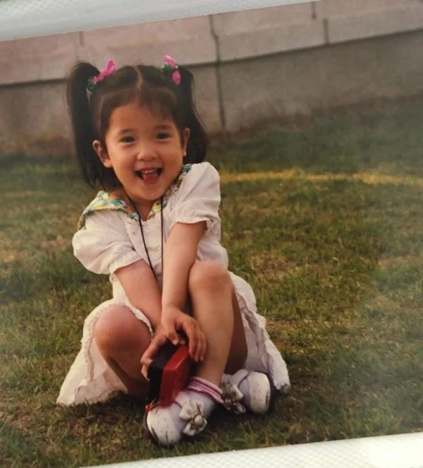 이하 정인선이 생일을 맞이해 유년기 시절 사진을 공개했다. / 이하 정인선 인스타그램