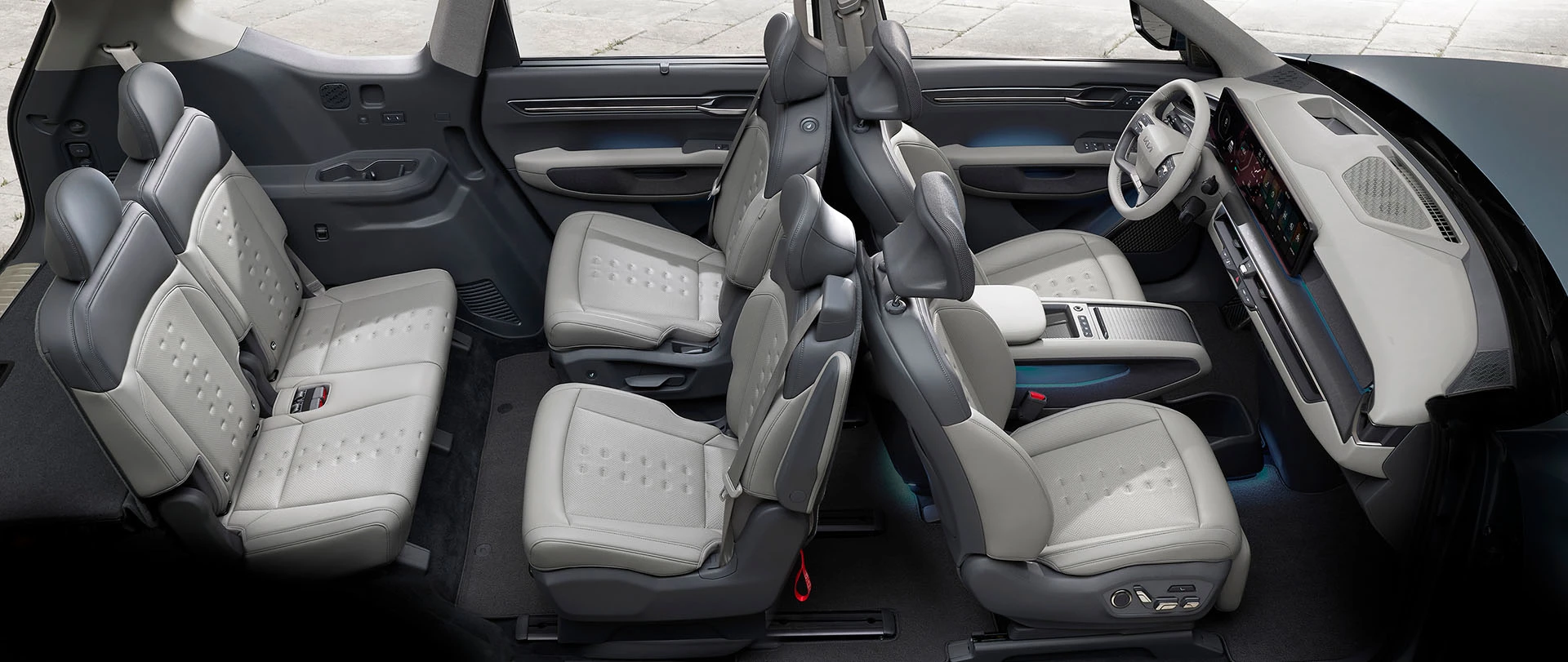 EV9 6인승 스위블 시트의 실내 구성 / 기아