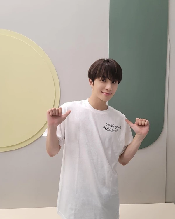 NCT 정우가 SNS에 올린 일상 사진 / 정우 인스타그램