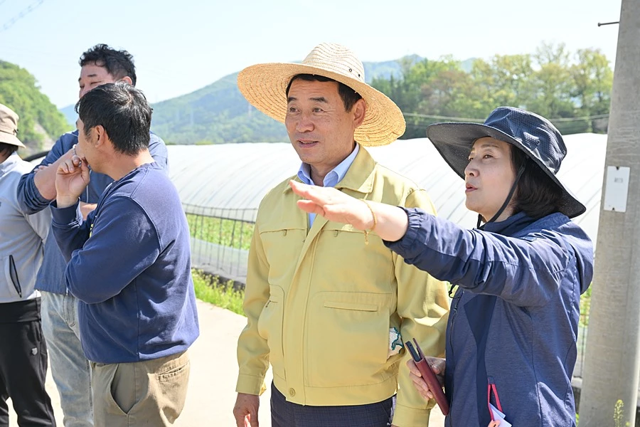 백영현 포천시장(가운데)