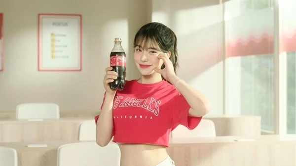 대만 코카콜라 광고에 출연한 이다혜