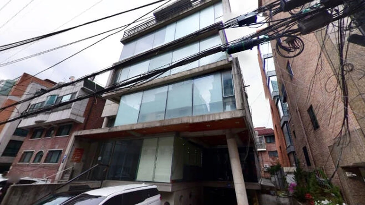 신승훈이 보유한 서울 강남구 신사동 빌딩 / 네이버 로드뷰