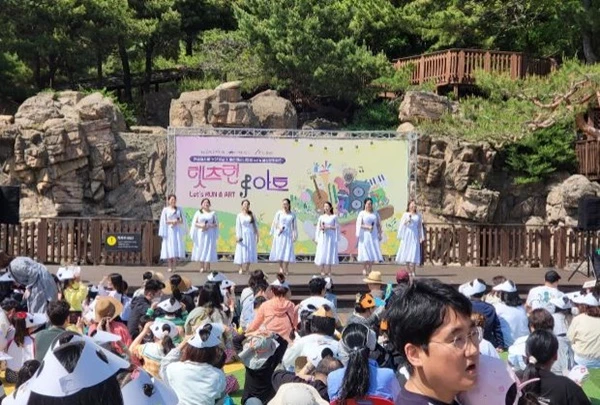 한국마사회 렛츠런파크 부산경남이 지역 문화예술 사업에 대한 기부금 지원을 통해 지역 공공예술 진흥을 위한 사회공헌활동에 나선다. / 사진제공= 렛츠런파크 부산경남