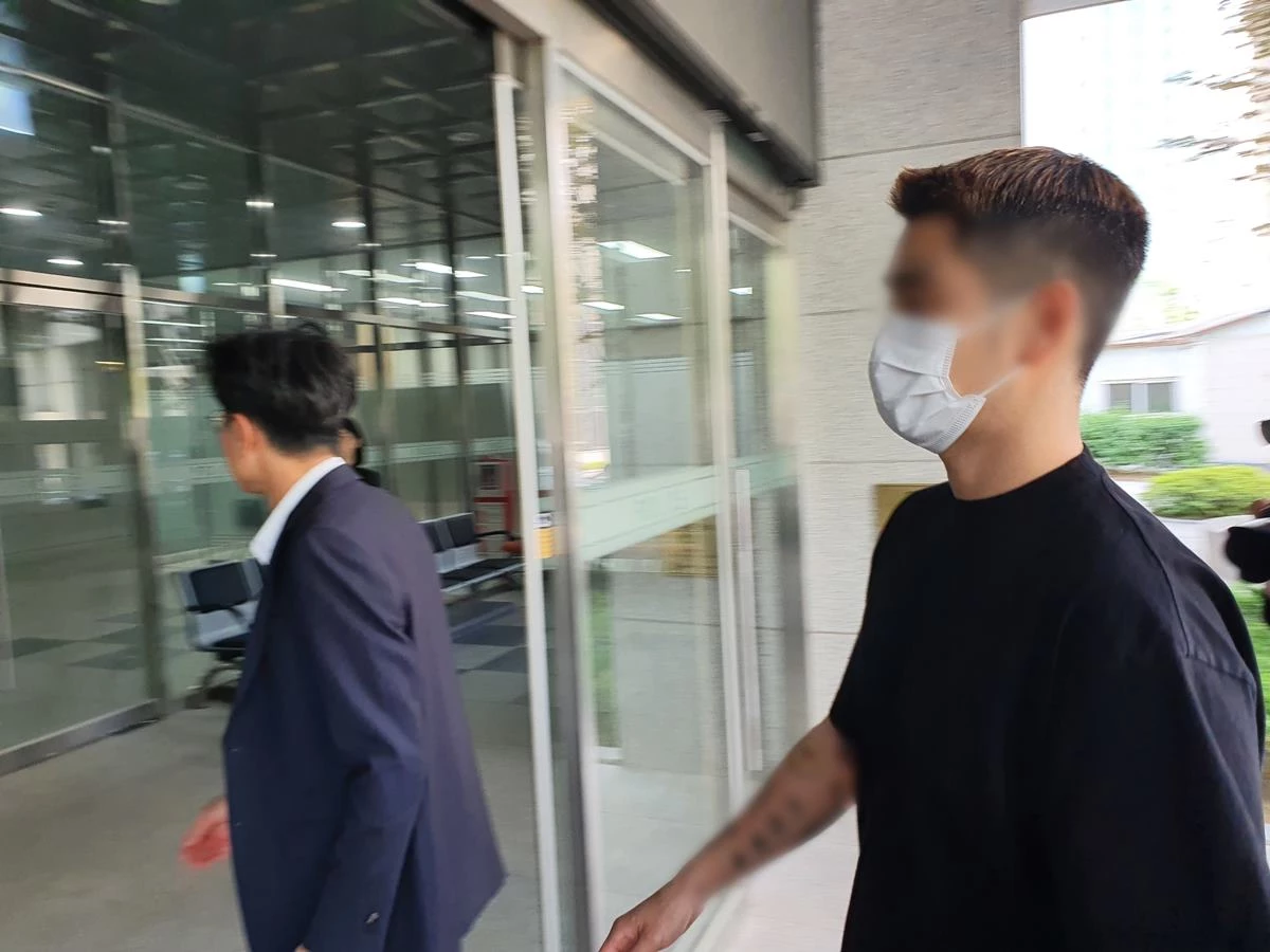 유아인 지인 미술작가 경찰 조사