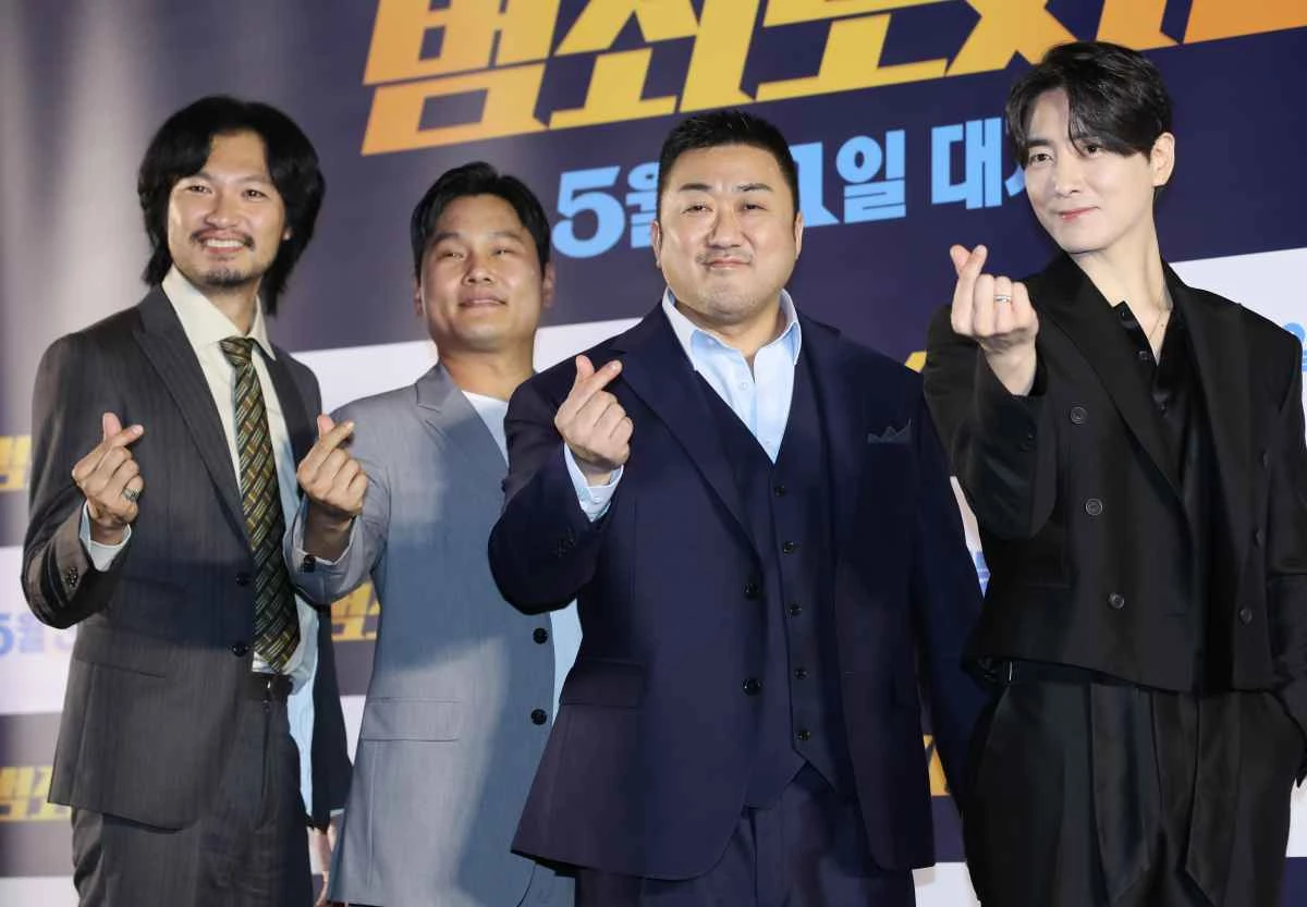 아오키 무네타카, 이상용 감독, 마동석, 이준혁이 22일 오후 서울 강남구 봉은사로 메가박스 코엑스점에서 열린 영화 ‘범죄도시3’ 언론시사회에 참석해 포즈를 취하고 있다. / 이하 뉴스1