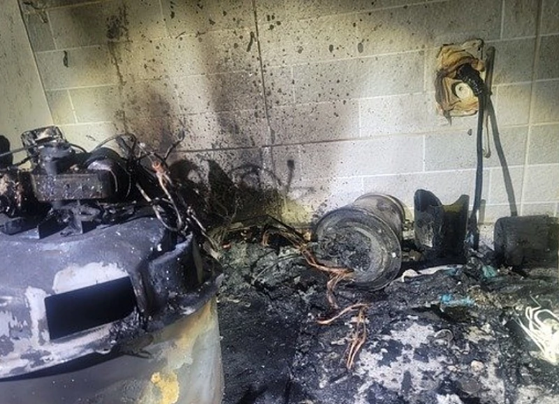 지난 16일 오전 8시 24분쯤 부산 남구 대연동의 한 다세대주택에서 발생한 화재 사고. 당시 현장에는 사람은 없고 고양이 2마리만 있었다. / 부산소방재난본부 제공