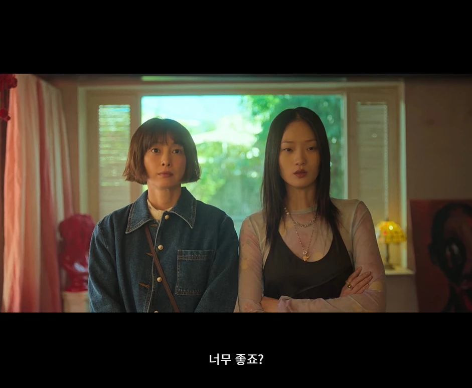 이나영 4년 만의 복귀작에서 어깨 나란히 한 여자, 어디서 봤나 했더니...