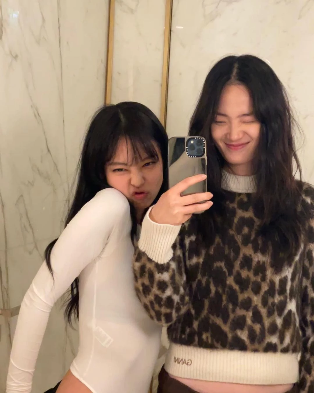 이하 블랙핑크 제니와 함께 찍은 셀카 / 이하 신현지 인스타그램
