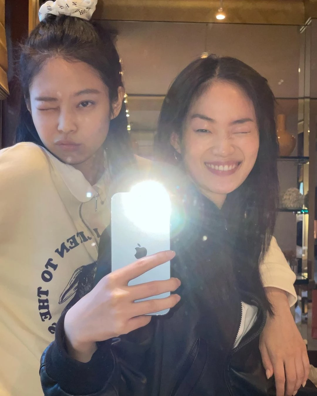 이나영 4년 만의 복귀작에서 어깨 나란히 한 여자, 어디서 봤나 했더니...