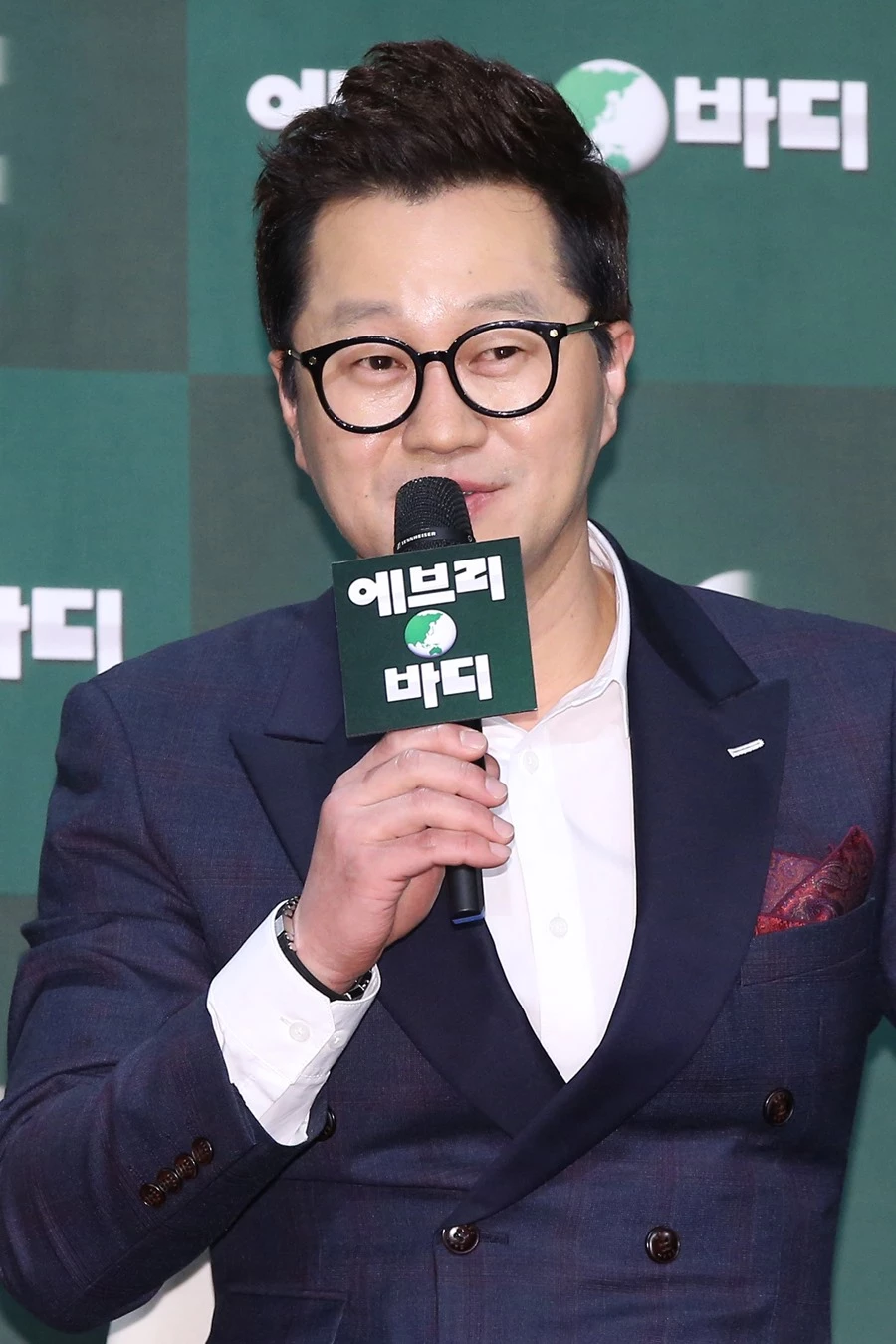 지상렬이 2014년 11월 26일 서울 중구 순화동 호암아트홀에서 열린 JTBC '에브리바디' 제작발표회에 참석해 질문에 답하고 있다.