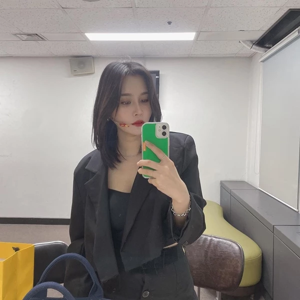 무대에 오르기 전 인증샷을 찍고 있는 소정화 / 소정화 인스타그램