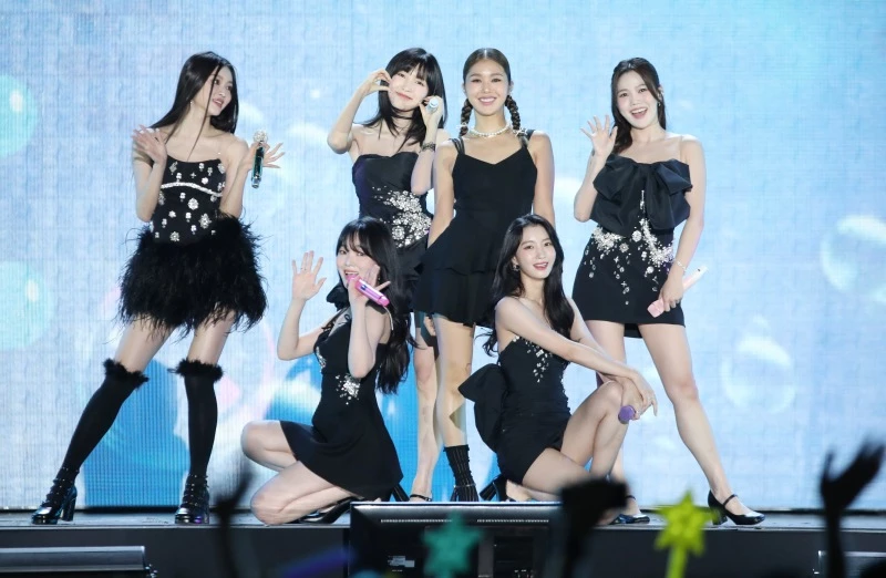 Oh My Girl (Hyojung, Seunghee, Mimi, YooA, Yubin, and Arin) / NEWS1