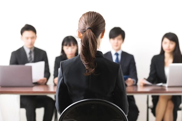 면접을 보고 있는 여성 자료 사진 / metamorworks-shutterstock.com