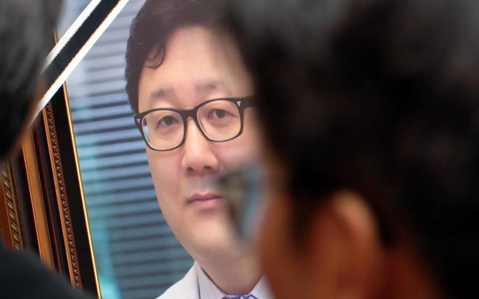 지난 19일 송파구 서울아산병원 장례식장에 마련된 고 주석중 심장혈관흉부외과 교수 빈소에서 조문객들이 조문을 하고 있다. / 뉴스1