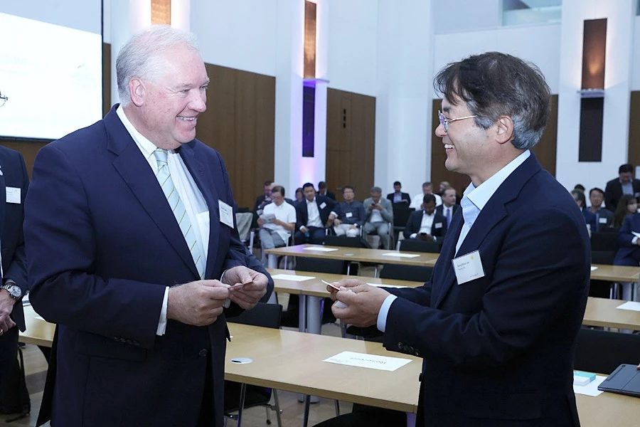 울리히 카스파(Ulrich Caspar) 프랑크푸르트 상공회의소장(좌), 이동환 고양특례시장(우)