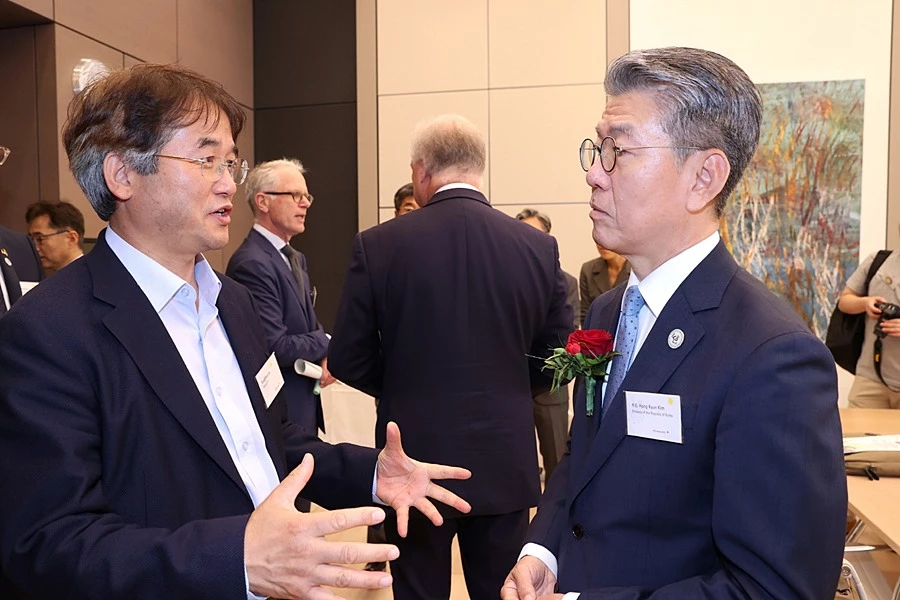 이동환 고양특례시장(좌), 김홍균 주독일대사(우)