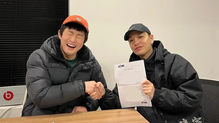 SNS에 쌈디와 찍은 사진을 올리며 AOMG 전속계약 체결 소식을 알린 기안84 / 기안84 인스타그램